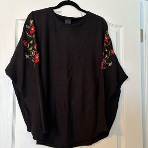 Black Floral Embroidered Women's sweater/top. Size 1X NWT